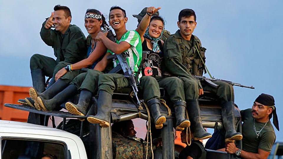Ehemalige Guerilleros seien keine die Monster, sagt Ricardo, der selbst der FARC angehörte. Die Ausgestiegenen hätten aber gegen viele Vorbehalte zu kämpfen; viele Türen in Kolumbien blieben für sie verschlossen. Bild: Junge FARC-Rebellen im Süden Kolumbiens.n