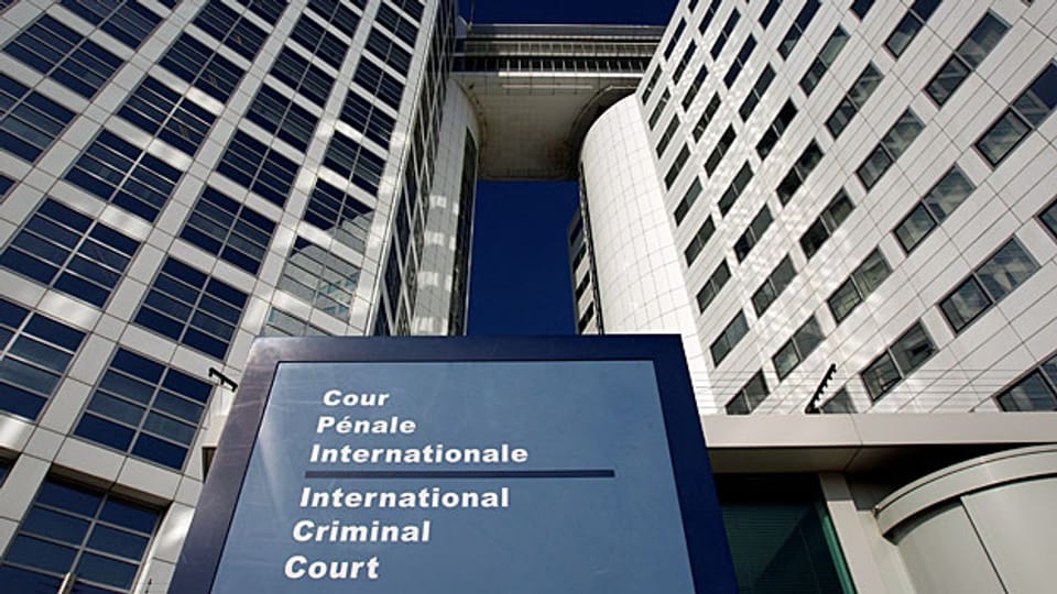 Gerade weil der ICC Zähne gezeigt habe, weil er erfolgreicher arbeite, als viele gedacht hätten, genau deswegen habe nun der eine oder andere Machthaber Angst und habe alles Interesse, den ICC zu schwächen, meint ICC-Chefanklägerin Fatou Bensouda.