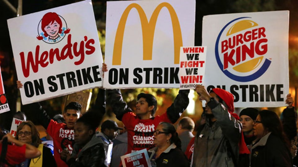 Kampf für 15 Dollar Stundenlohn: Lohn-Proteste in der Innenstadt von San Diego, Kalifornien.