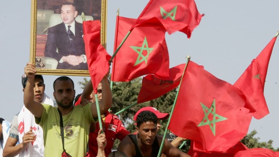 Anhänger des marrokanischen Königs bei einer Demonstration.