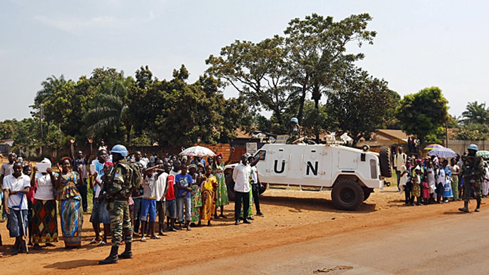 UNO-Blauhelme in einem Flüchtlingscamp bei Bangui, der Hauptstadt der Zentralafrikanischen Republik.