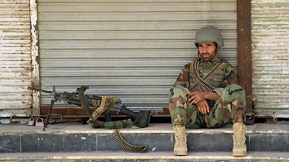 Ein Regierungssoldat in Kundus. Die Stadt im Norden Afghanistans konnte bis jetzt von den Regierungstruppen gehalten werden, obwohl sie dieses Jahr erneut von den Taliban attackiert worden war.