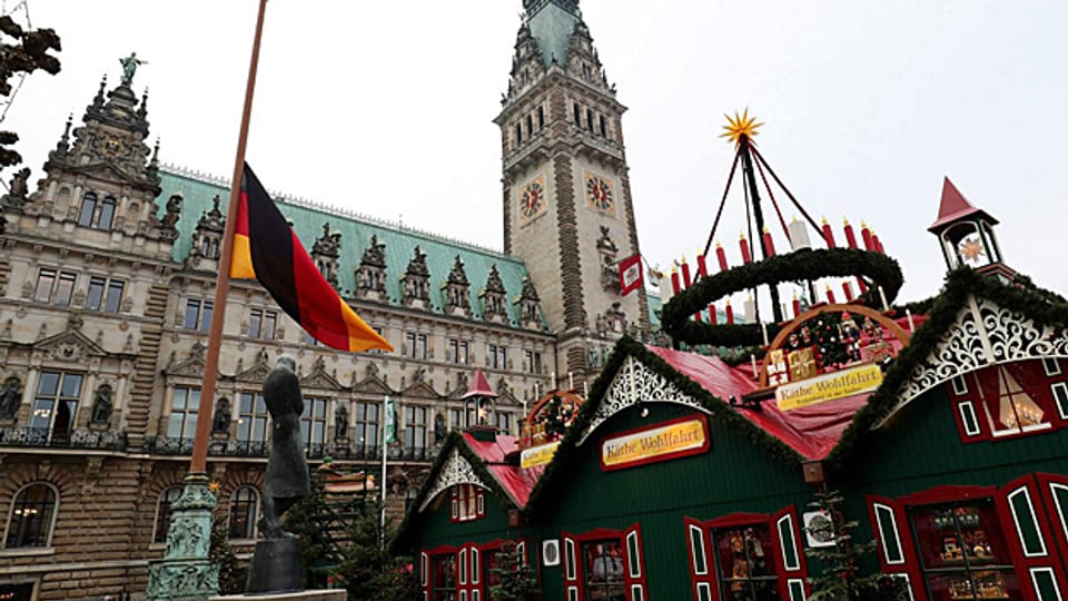 Nach dem Anschlag auf einem Berliner Weihnachtsmarkt: Trauerbeflaggung in ganz Deutschland.