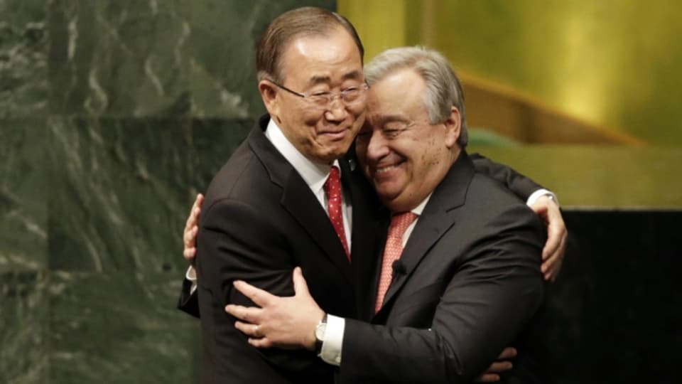 Antonio Guterres (rechts) übernimmt von seinem Vorgänger Ban ki-moon eine lange Liste mit grossen Problemen.