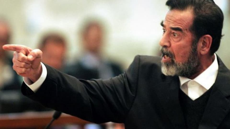 Der ehemalige irakische Diktator Saddam Hussein - hier während seinem Prozess 2006 - ist im Irak noch längst nicht vergessen.