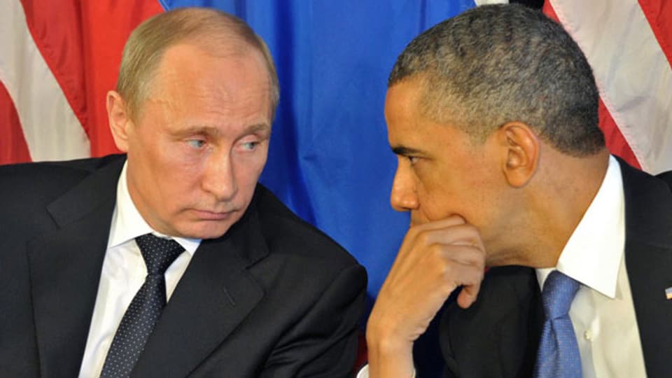US-Präsident Barack Obama (recht) im Gespräch mit dem russischen Präsidenten Wladimir Putin während ihres Treffens vor G20-Gipfel in Los Cabos, Mexiko.