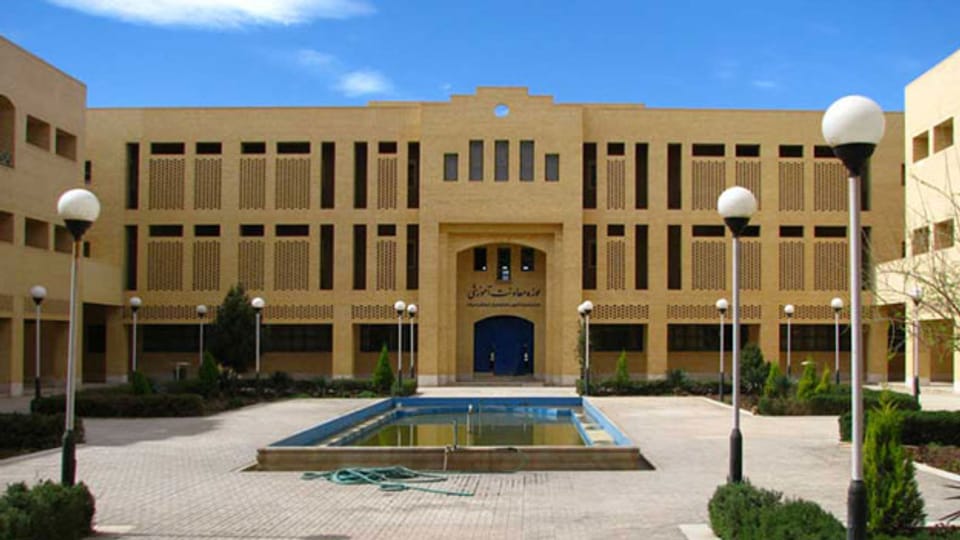 Die Universität Yazd hat einen guten Ruf in Umweltwissenschaften, im Ingenieurwesen. Bild: Innenhof der Universität Yazd. © Wikimedia.
