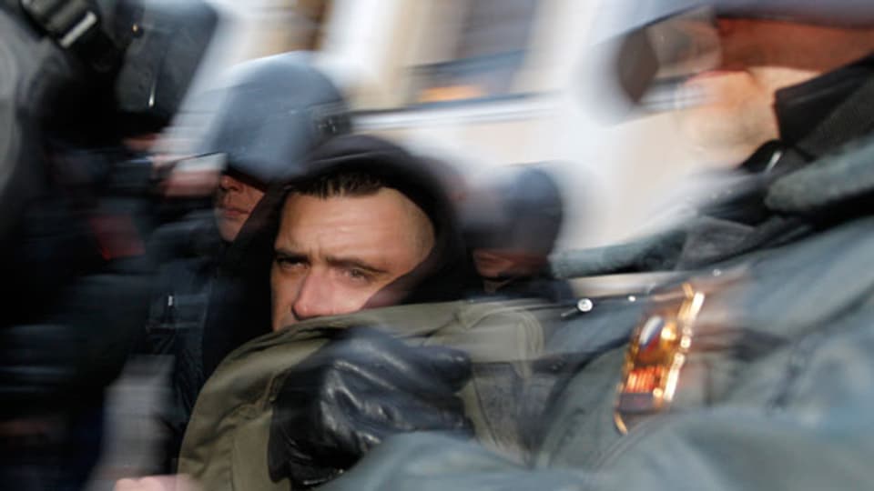 Festnahme eines Demonstranten in St. Petersburg. Symbolbild.