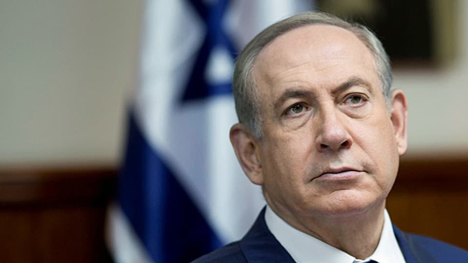 Das Attentat in Jerusalem lenkt zwar etwas ab - doch Premier Netanjahu drohen mittelfristig Verfahren wegen Korruption.