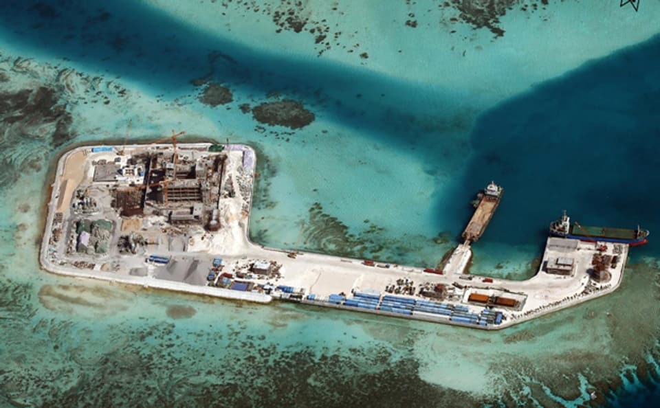 Eine Luftaufnahme des Chigua Riffs, das von China künstlich vergrössert und ausgebaut worden ist.