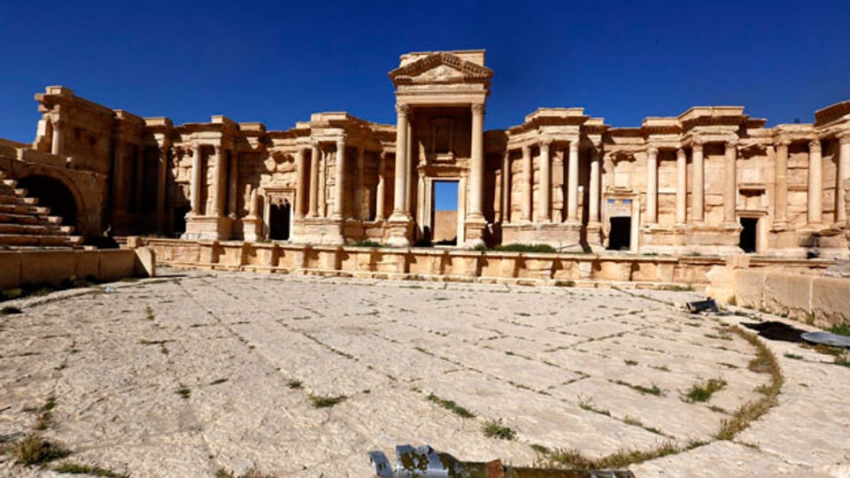 Die IS-Terrormiliz hat erneut einzigartige archäologische Bauten in Schutt und Asche gelegt.