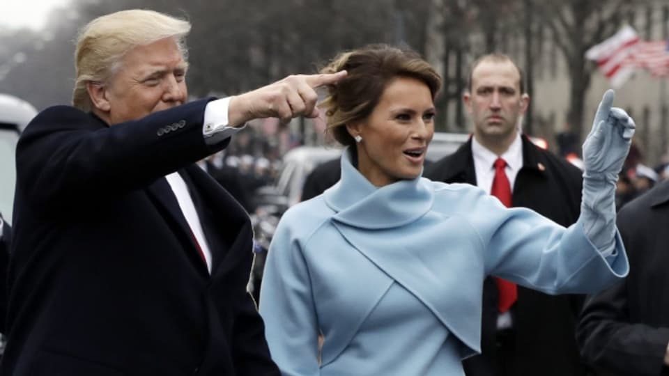 Donald Trump und Ehefrau Melania während der Parade in Washington.