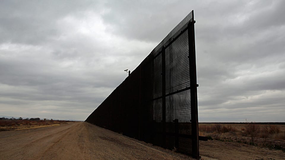 In den USA will Präsident Trump seine Mauer zu Mexiko bauen. Bild: Ein Teil des Grenzzauns, der schon steht - in El Paso.