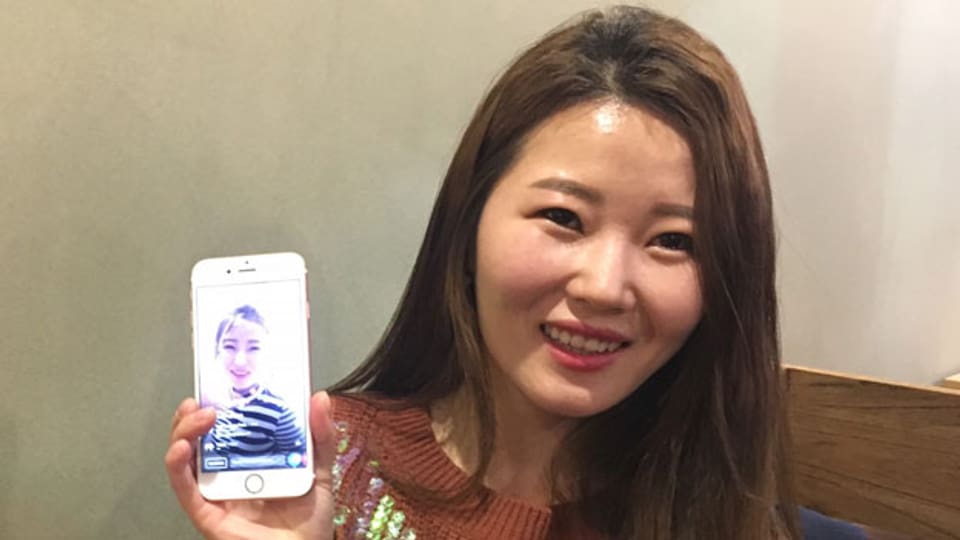 Neben ihren Fernsehauftritten, führt Park Eun-hee jetzt auch ein öffentliches Facebook-Profil mit Live-Streaming.