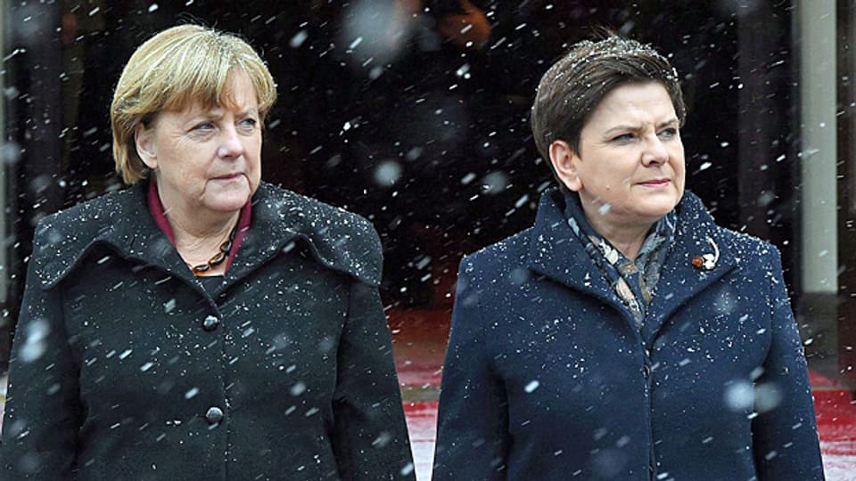Die deutsche Bundeskanzlerin Angela Merkel und ihre polnische Amtskollegin Beata Szydlo in Warschau.