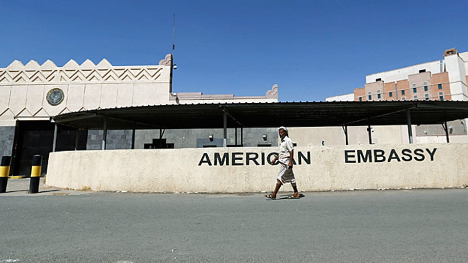 Beim Angriff der US-Spezialkräfte Ende Januar in Jemen starben 30 Menschen, die Hälfte davon Zivilisten, darunter auch Frauen und Kinder. Auch ein US-Marinesoldat wurde getötet – und ein al-Kaida-Kommandant. Seither herrscht Streit. Bild: US-Botschaft in der jemenitischen Hauptstadt Sanaa.