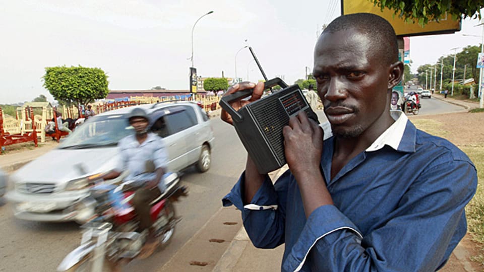 In vielen afrikanischen Ländern läuft das Radio noch – wenn alles andere kaputt ist.