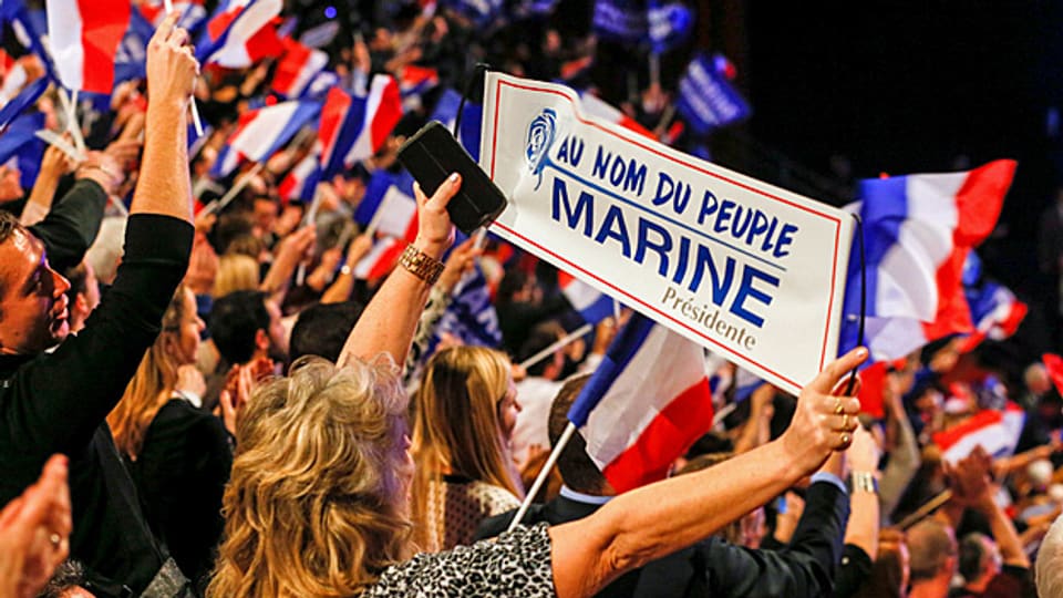 In Frankreich stockte EU-Befürwortern und -Befürworterinnen in den Wochen vor der Präsidentschaftswahl  ab und zu der Atem: Marine Le Pen vom Front National wünscht sich den «Frexit», den Austritt Frankreichs aus der EU. Bild: Wahlveranstaltung am 5. Februar in Lyon.