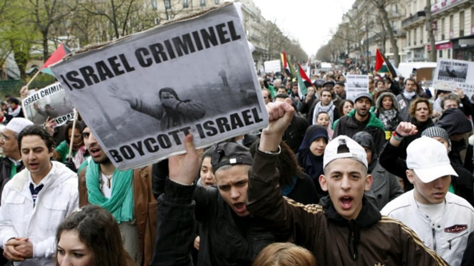 Pro-palästinische Demonstranten rufen in Paris zum Boykott von Israel auf (März 2009).