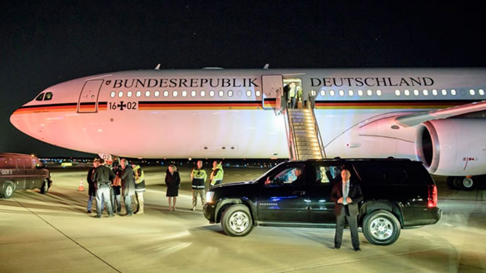Das Flugzeug mit der deutschen Bundeskanzlerin Angela Merkel ist in Washington gelandet.