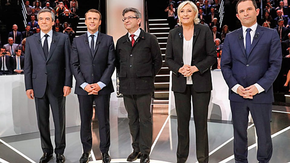 Die fünf, die für die Präsidentschaft kandidieren: François Fillon, «les Républicains»; Emmanuel Macron, «En Marche!»; Jean-Luc Melenchon, «La France insoumise»;  Marine Le Pen, «Front National» ; Benoît Hamon, «Parti Socialiste».