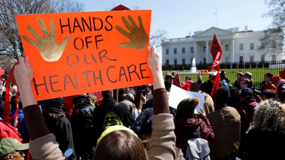 Demonstranten gegen die Abschaffung von Obamacare. Vor dem Weissen Haus am 23.März.