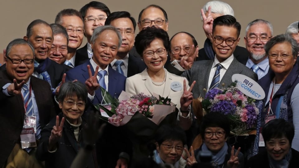  Carrie Lam (Mitte) ist die neue Regierungschefin von Hongkong.