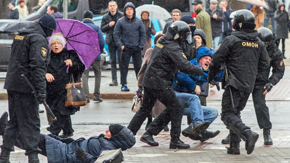 Bei Demonstrationen in Weissrussland sind am Samstag zahlreiche Menschen festgenommen worden.