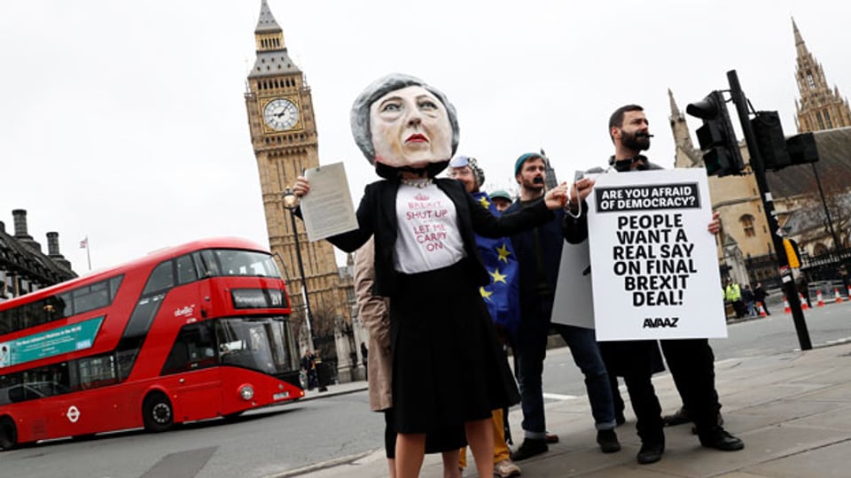 Anti-Brexit-Demonstranten vor dem Parlament in London am 29. März 2017.