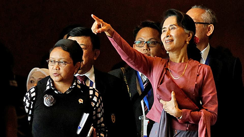 «Ich bin einfach eine Politikerin, nicht wie Margaret Thatcher und auch keine Mutter Theresa. Als solche hatte sie sich nie verstanden. Es waren die Menschen um sie herum, die Aung San Suu Kyi dazu verklärt hatten. Zeit, die rosarote Brille abzulegen.