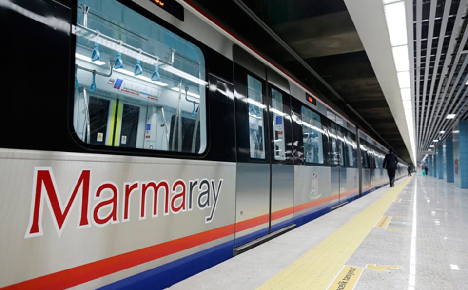 Der neue Marmaray-Zug, der den Bosporus unterquert. Eines der vielen Infrasturkturprojekte der Regierung Erdogan, kurz vor seiner Eröffnung