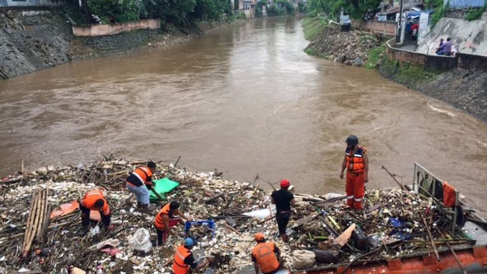 Jakarta wird seit Jahren regelmässig von Fluten überschwemmt.