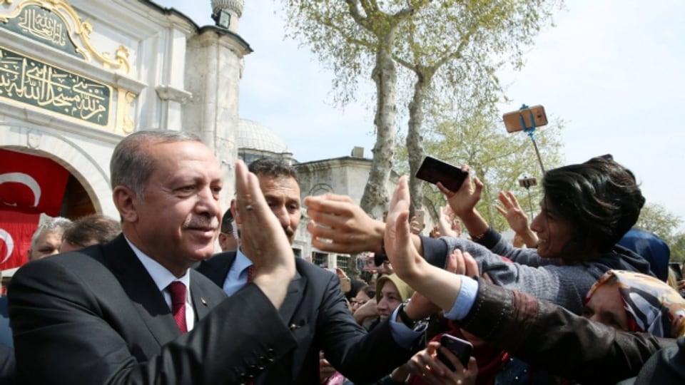Der Ausgang des Referendums könnte Erdogans Partei, die AKP, schwächen.
