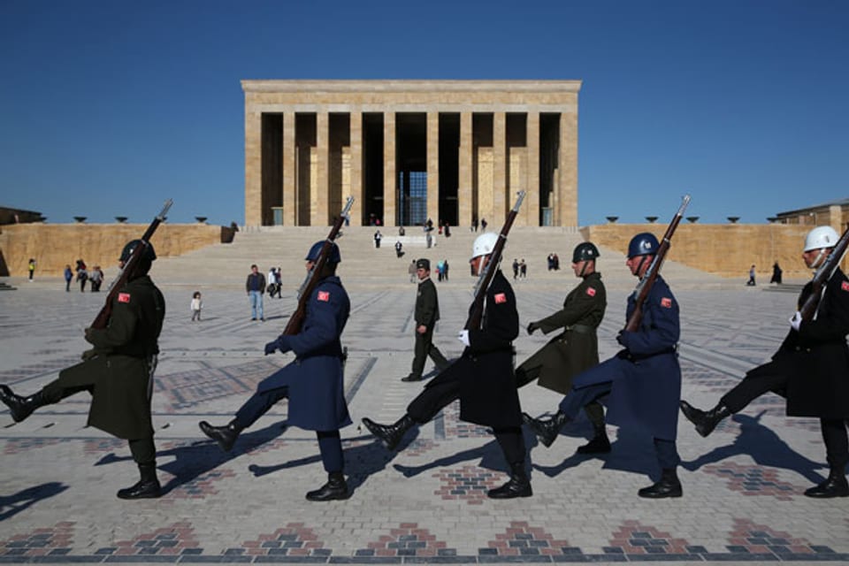 Wachablösung vor dem Atatürk-Mausoleum in Ankara