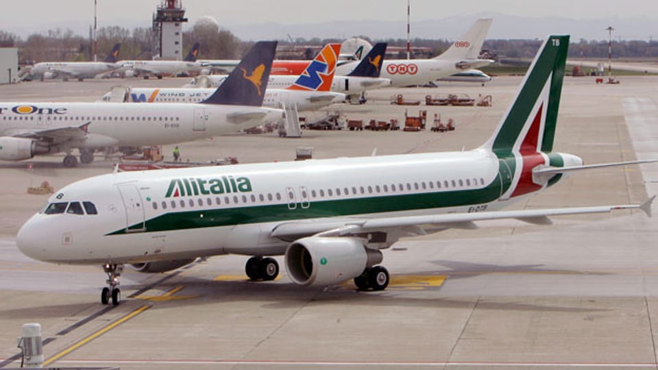 Ein Alitalia Airbus A320 Milano. Die italienische Fluggesellschaft steht kurz vor dem Aus.