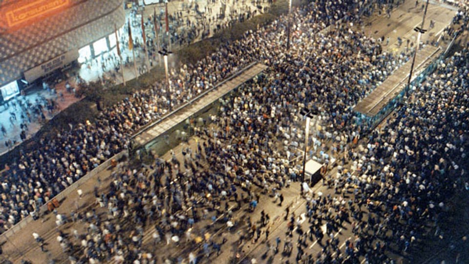 Über 70.000 Menschen zogen am 9. Oktober 1989 in der ersten grossen Montagsdemonstration durch die Leipziger Innenstadt. In den Wochen zuvor hatte das Regime Versammlungen immer wieder aufgelöst.