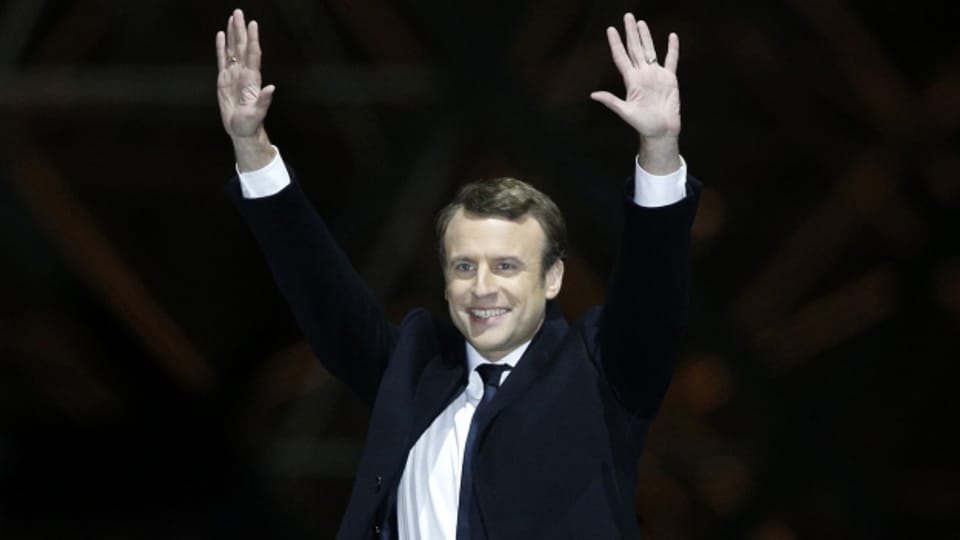 Le nouveau président: Emmanuel Macron feiert seine Wahl vor dem Louvre in Paris.
