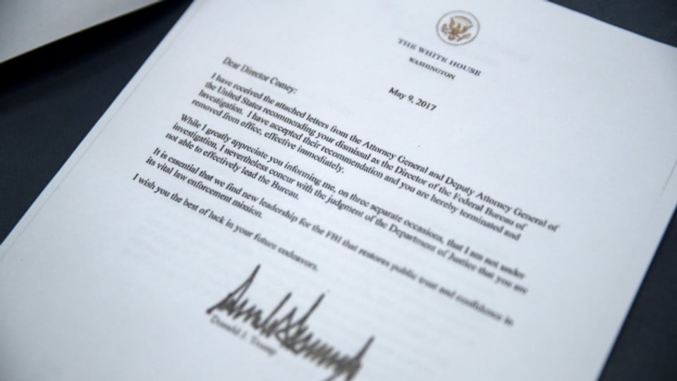 «Lieber Direktor Comey, Sie sind entassen» - der Entlassungsbrief an FBI-Chef James Comey, unterschrieben von Präsident Donald Trump.