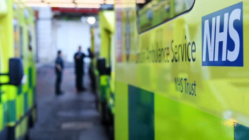 Spitalbetrieb lahmgelegt: Ambulanzfahrzeuge vor einem NHS-Spital in London am Freitag