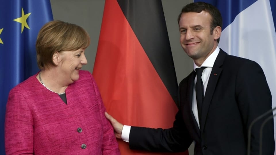Ein Antrittsbesuch voller Harmonie: Angela Merkel empfängt den neuen französischen Präsidenten Emmanuel Macron in Berlin.