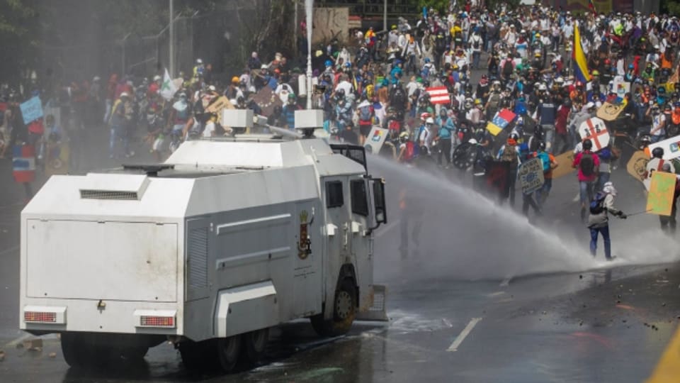 Immer wieder kommt es in Venezuela zu Demonstrationen gegen Präsident Maduro