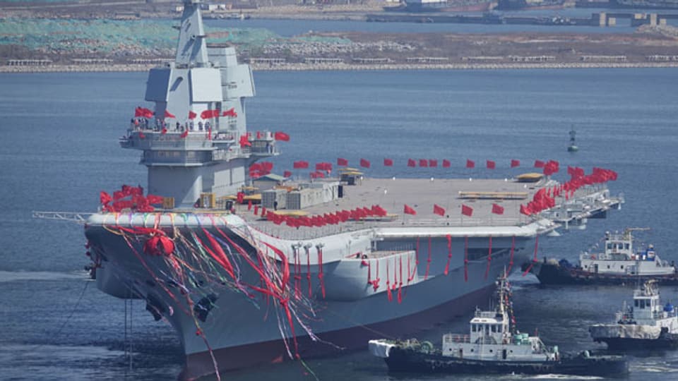 Chinas erster im Inland gebauter Flugzeugträger während seiner Start-Zeremonie in Dalian, China.