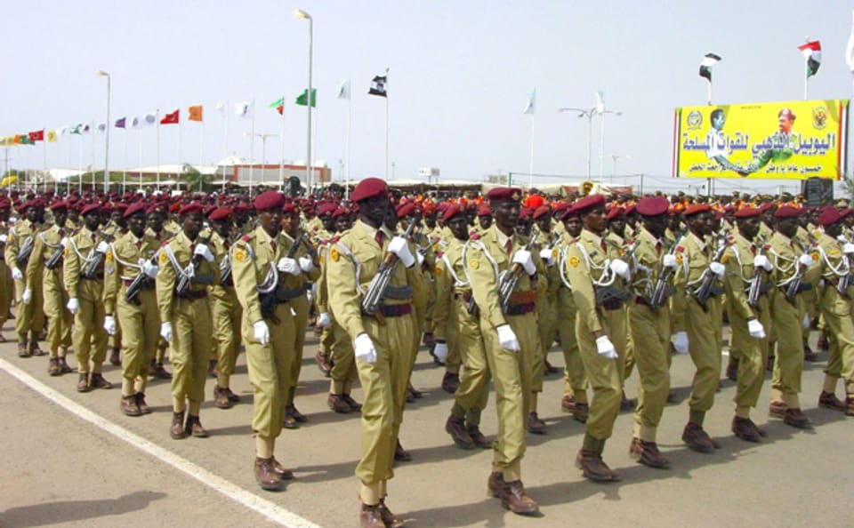 Sudanesische Truppen bei einer Militärparade.