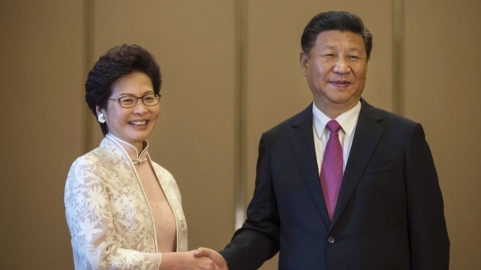 Chinas Präsident Xi Jingping mit der neuen Hongkonger Regierungschefin Carrie Lam.