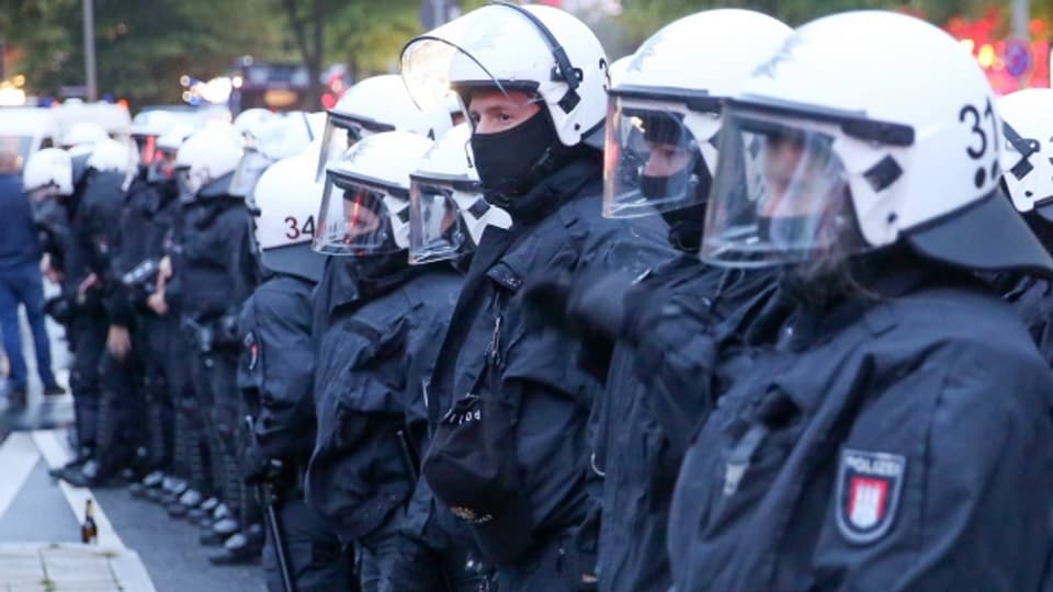 Ein Grossaufgebot von Polizisten gegen die vielen Demonstrierenden diese Woche in Hamburg.