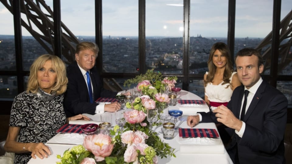 Als «Nachtessen unter Freunden» bezeichnete Emmanuel Macron das gemeinsame Abendessen im Restaurant des Eiffelturms in Paris.