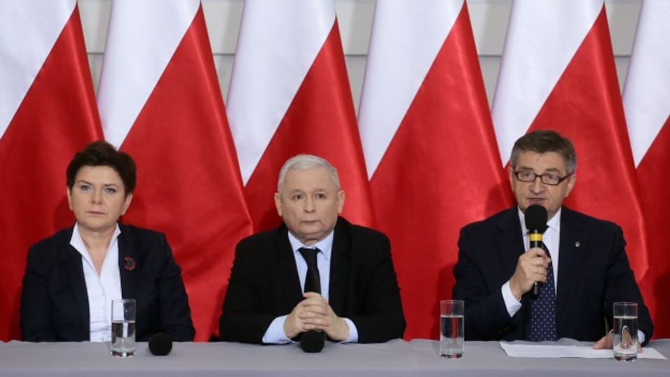 Polens Regierung kann die umstrittene Justizreform umsetzen.