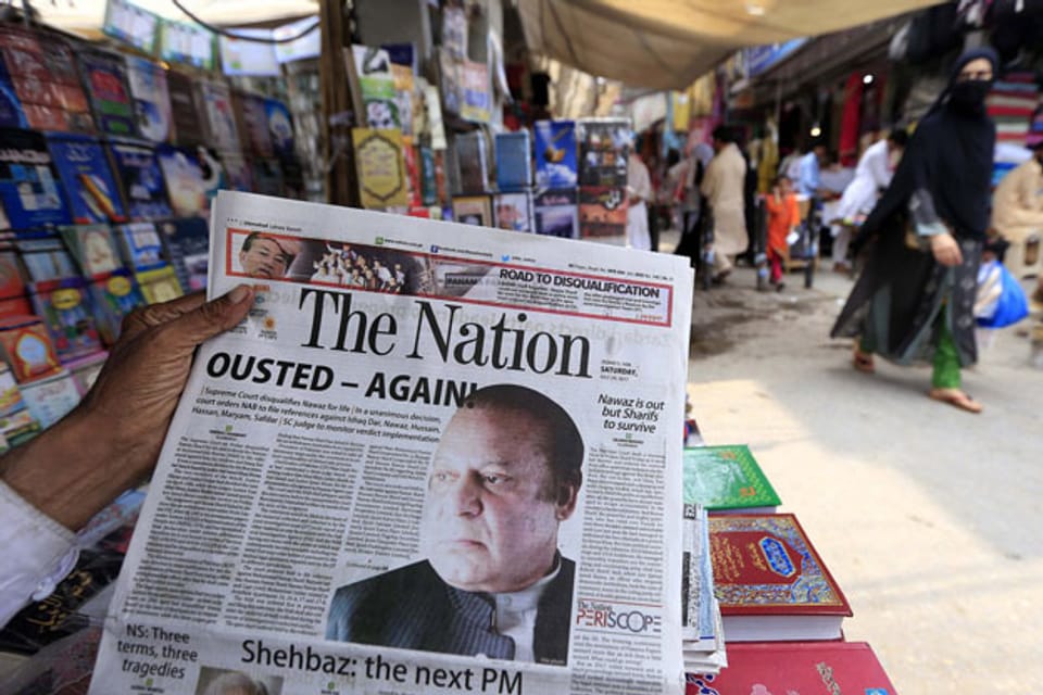 Zeitung in Islamabad verkündet die Absetzung Sharifs