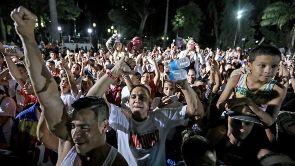In Venezuela feiern die Regierungsanhänger. Die Opposition bezeichnet die Wahl hingegen als illegal.
