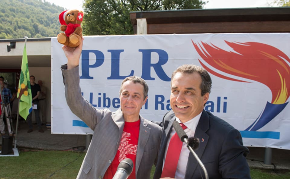 Der Präsident der Tessiner FDP, Lixio Caprara, zusammen mit dem frisch gekührten Bundesratskandidaten Ignazio Cassis.